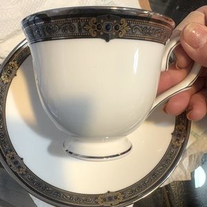 Fine bone China Lenox Vintage Jewel